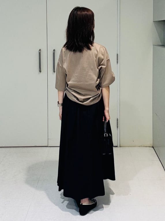 makiさんの「UNTITLED｜【コットン100/ゆったり/ショート丈/洗える】ベロアロゴTシャツ」を使ったコーディネート