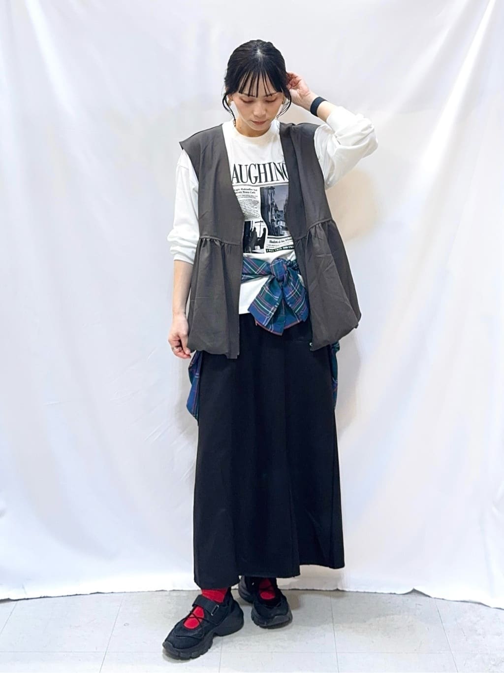 𝐇𝐢𝐫𝐨𝐦𝐢さんの「SHOO･LA･RUE｜【S-LL】美シルエット 裾バルーンシルエットジレ」を使ったコーディネート