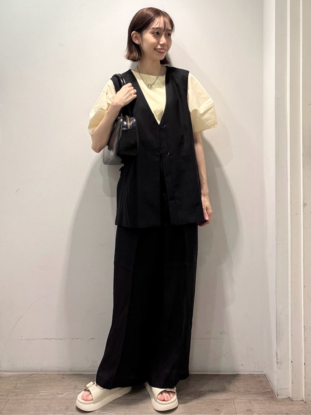 ぶまりんさんの「OPAQUE.CLIP｜【軽量】オイル調合皮ワイドボストンバッグ」を使ったコーディネート
