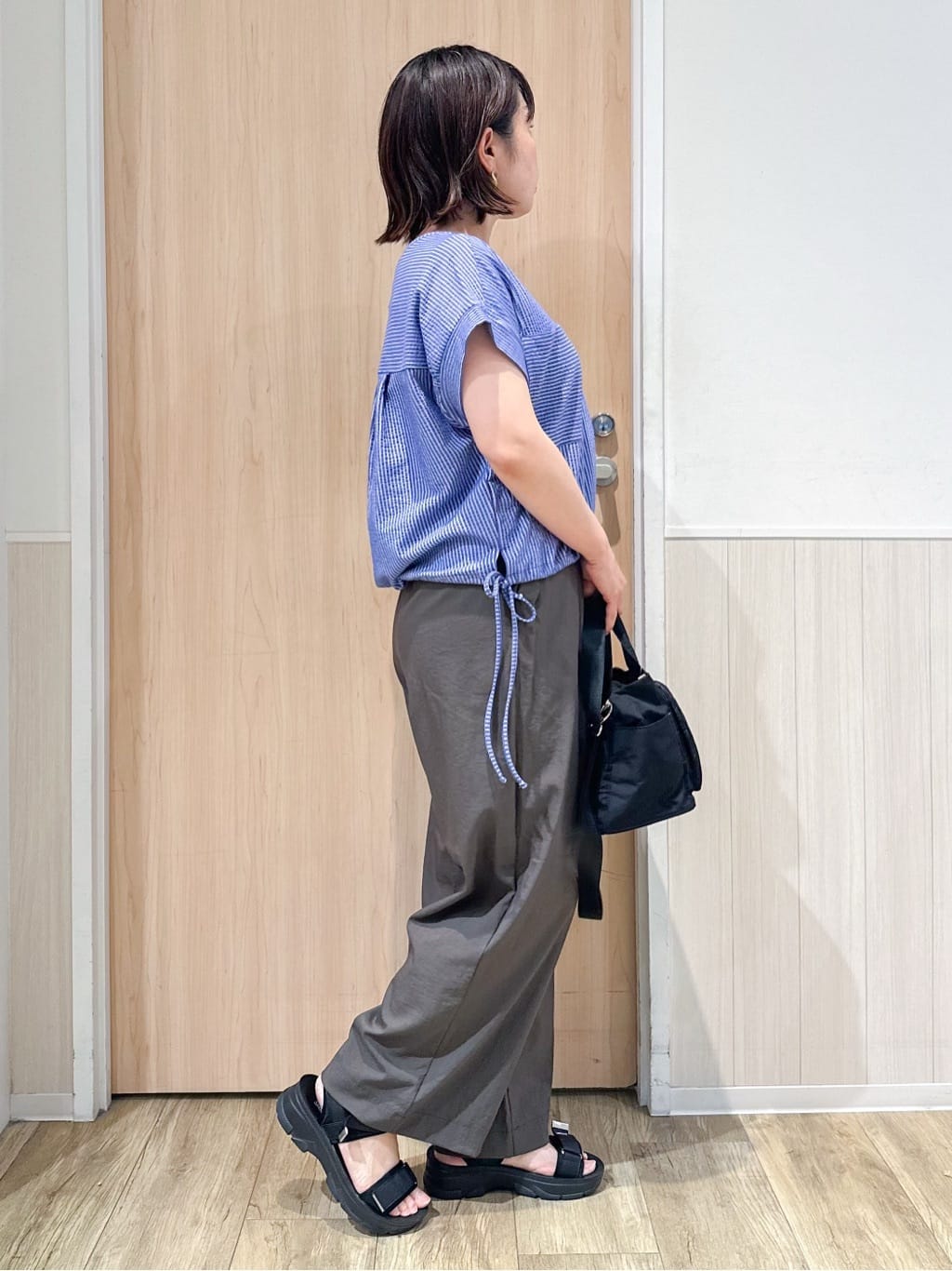 mimoさんの「SHOO･LA･RUE｜【洗える/S-LL】シルエット変化を楽しめる サッカーストライプ柄スキッパートップス」を使ったコーディネート