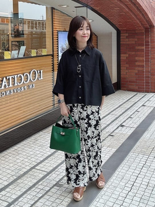 makiさんの「UNTITLED｜【前開き/洗える】ショート丈シアーシャツ」を使ったコーディネート
