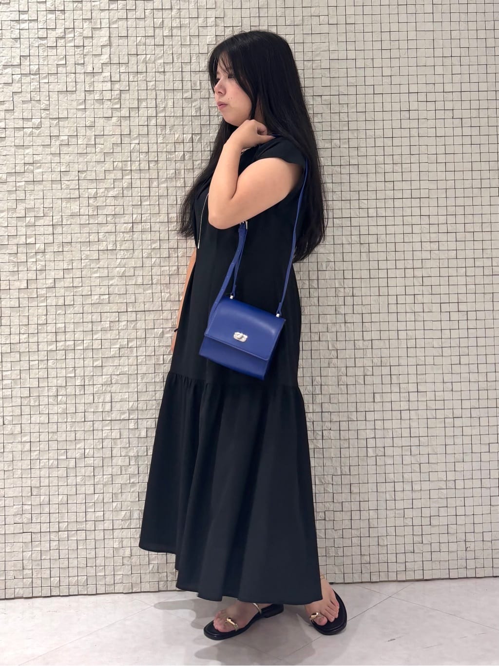 MEGUMIさんの「INDIVI｜ミニスクエアショルダー」を使ったコーディネート