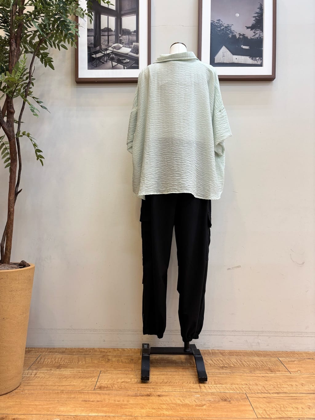 maiさんの「SHOO･LA･RUE｜ゆるっと感がこなれ見え ワッシャーシアー半袖シャツ」を使ったコーディネート