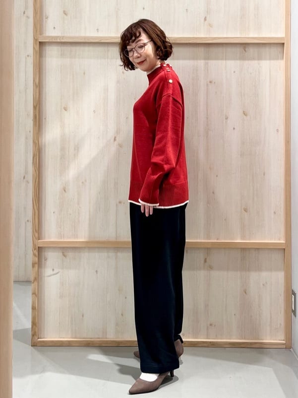 nakoさんの「THE SHOP TK｜【インしないで着られる】金ボタン ハイネックニット/毛玉になりにくい/静電気防止/洗濯機OK」を使ったコーディネート