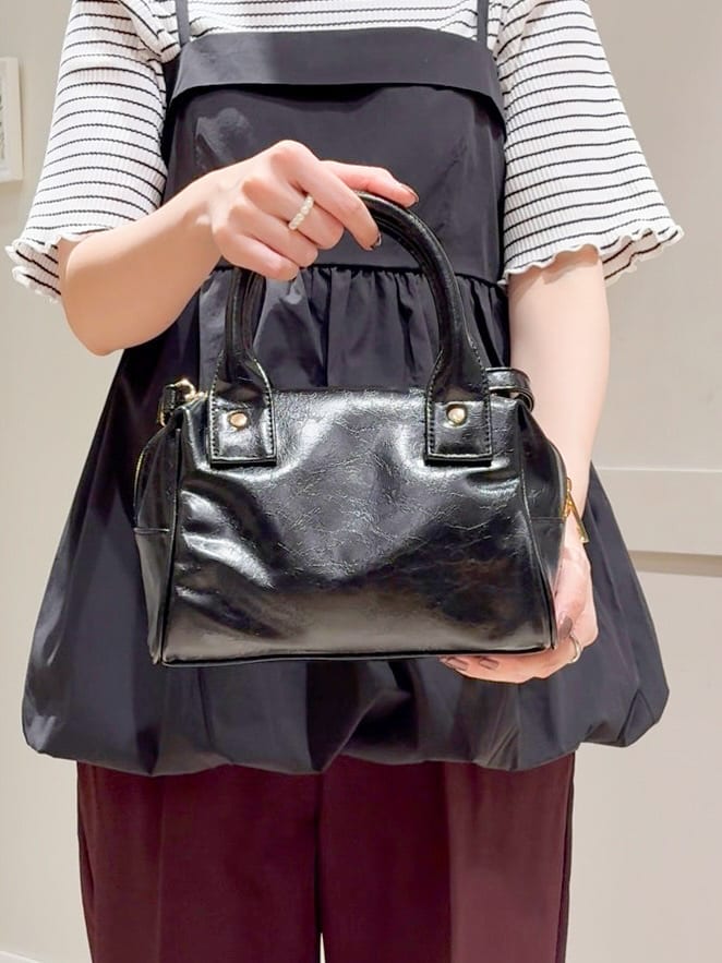 Mayuさんの「grove｜すっきりもリラックスも叶える　ウエストイージー美脚フレアパンツ」を使ったコーディネート