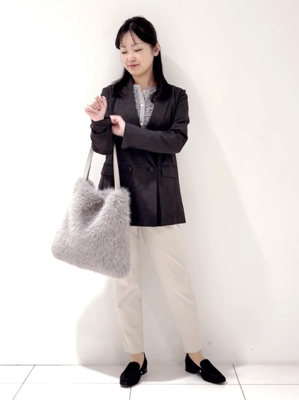 momokoさんの「INDIVI｜【洗える／セットアップ可能】凹凸ストレッチ素材ダブルジャケット」を使ったコーディネート