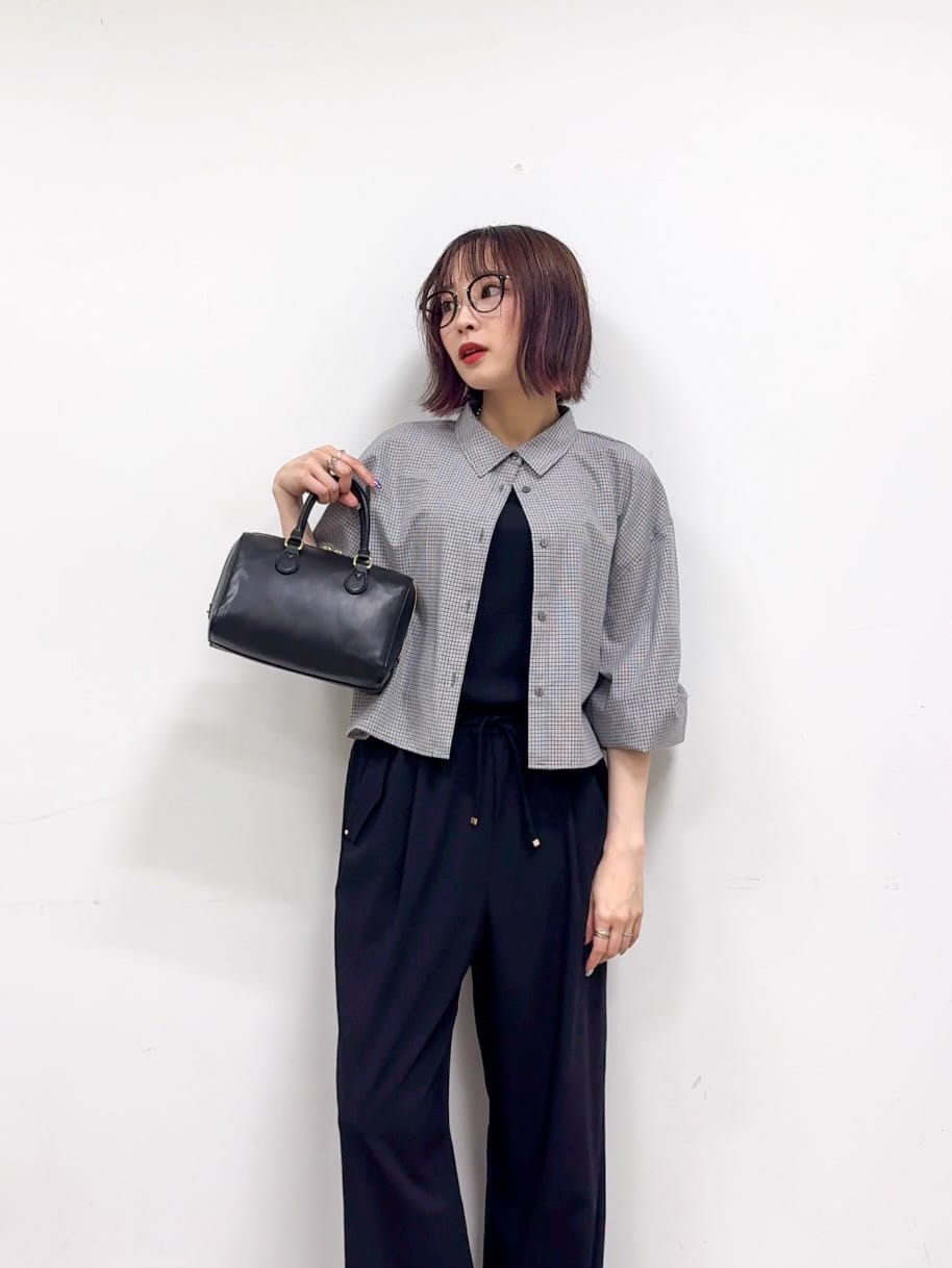 𝐜𝐡𝐢𝐤𝐚さんの「SHOO･LA･RUE｜【着丈選べる】オーバーサイズのチェックシャツ」を使ったコーディネート