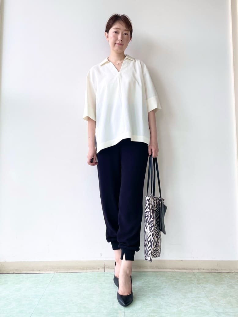 aliceさんの「UNTITLED｜【UVカット/接触冷感/吸水速乾/ゆったり】V開きネックシャツ」を使ったコーディネート
