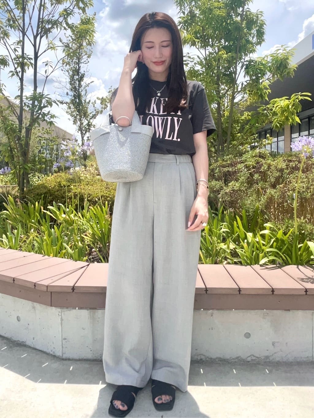 maiさんの「OPAQUE.CLIP｜ロゴプリントTシャツ【洗濯機洗い可】」を使ったコーディネート