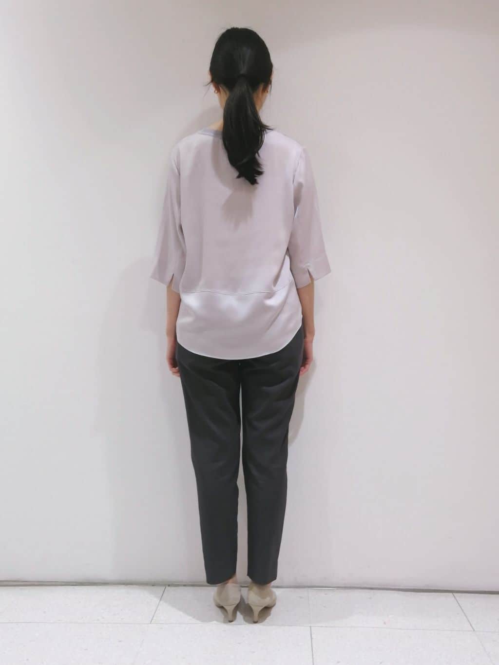 ayanoさんの「INDIVI｜【パンツ人気1位／褒められパンツ／洗える】ウエストゴムタックテーパードパンツ」を使ったコーディネート