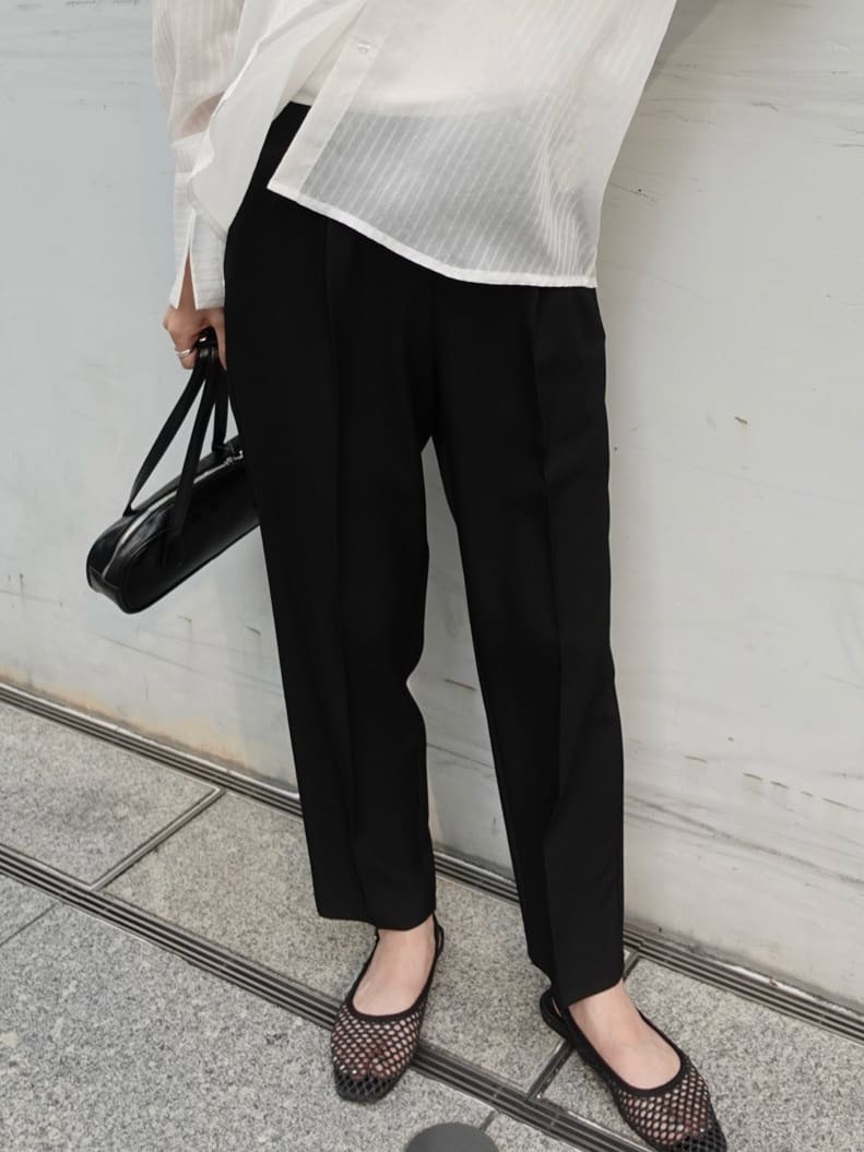 mitsukiさんの「INDIVI｜Comfy SET UP｜イージーテーパードパンツ【セットアップ対応／通勤/カセット服】」を使ったコーディネート