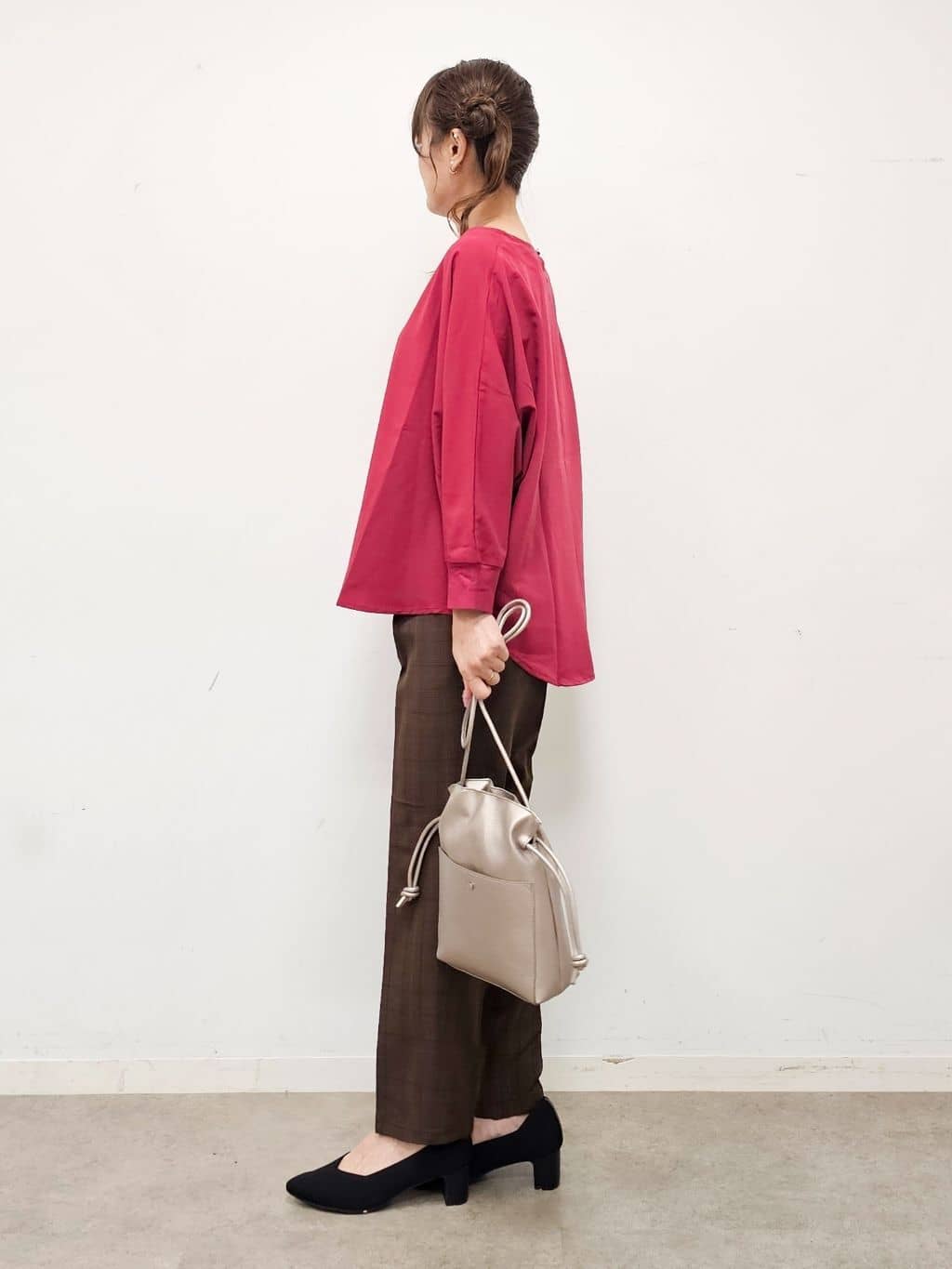 ゆゆさんの「SHOO･LA･RUE｜【高レビュー/洗濯後しわになりにくい】1枚でサマ見え 8分袖ドルマンブラウス」を使ったコーディネート