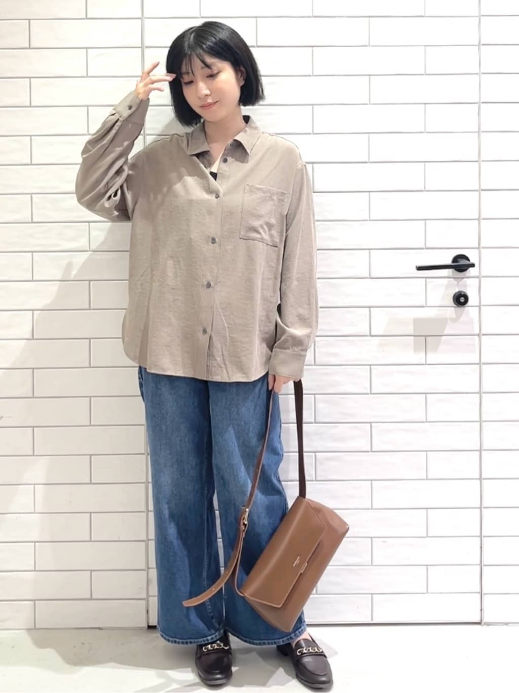 しおりさんの「OPAQUE.CLIP｜スエードライクシャツ【洗濯機OK】」を使ったコーディネート