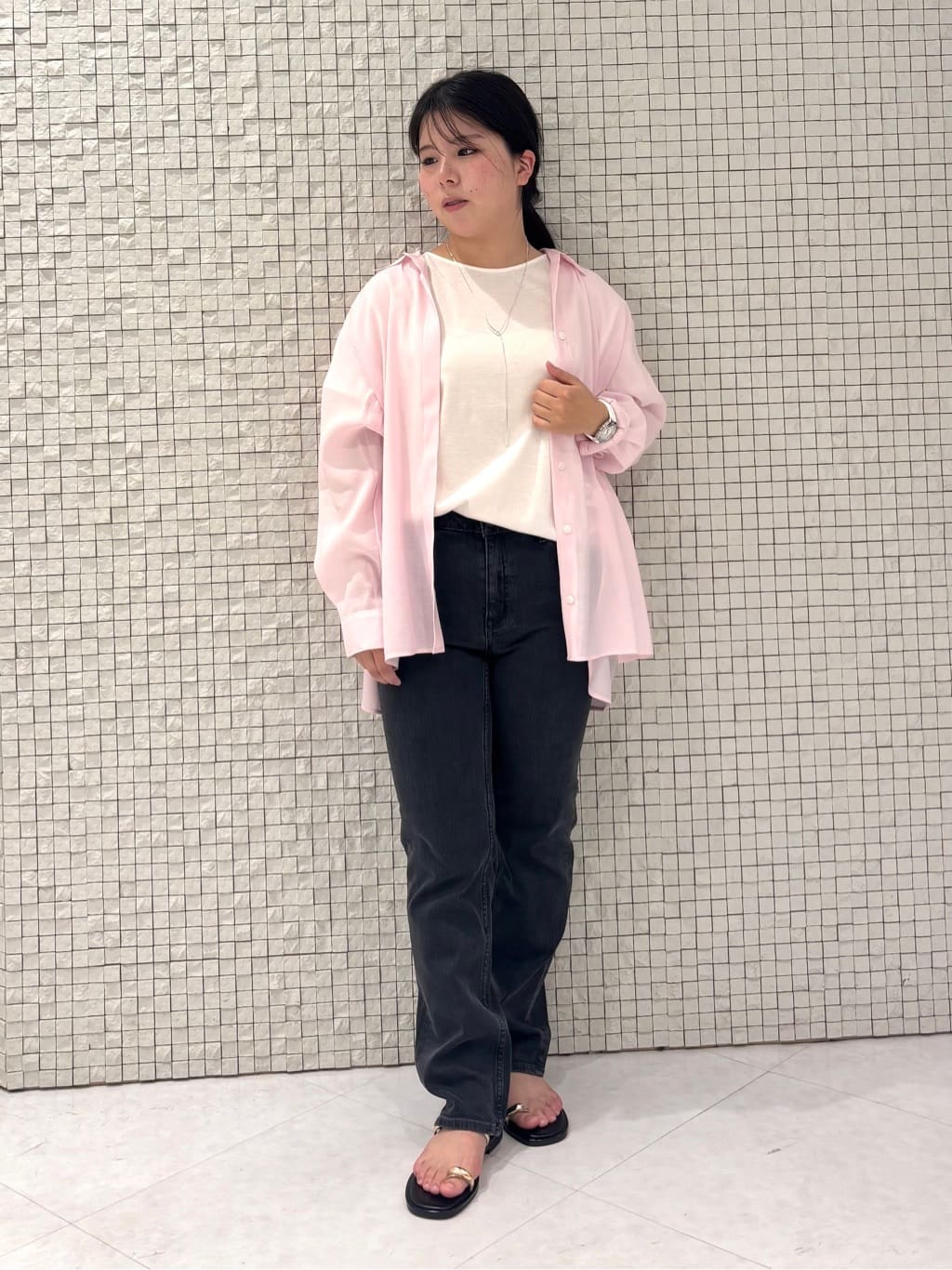 MEGUMIさんの「INDIVI｜【体型カバー／清涼感】シアーオーバーシャツ」を使ったコーディネート