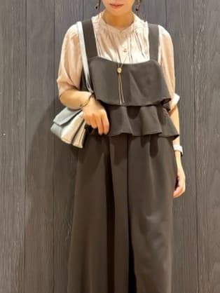 meiさんの「SHOO･LA･RUE｜【洗える/S-LL】大人上品な印象のサテン5分袖ブラウス」を使ったコーディネート