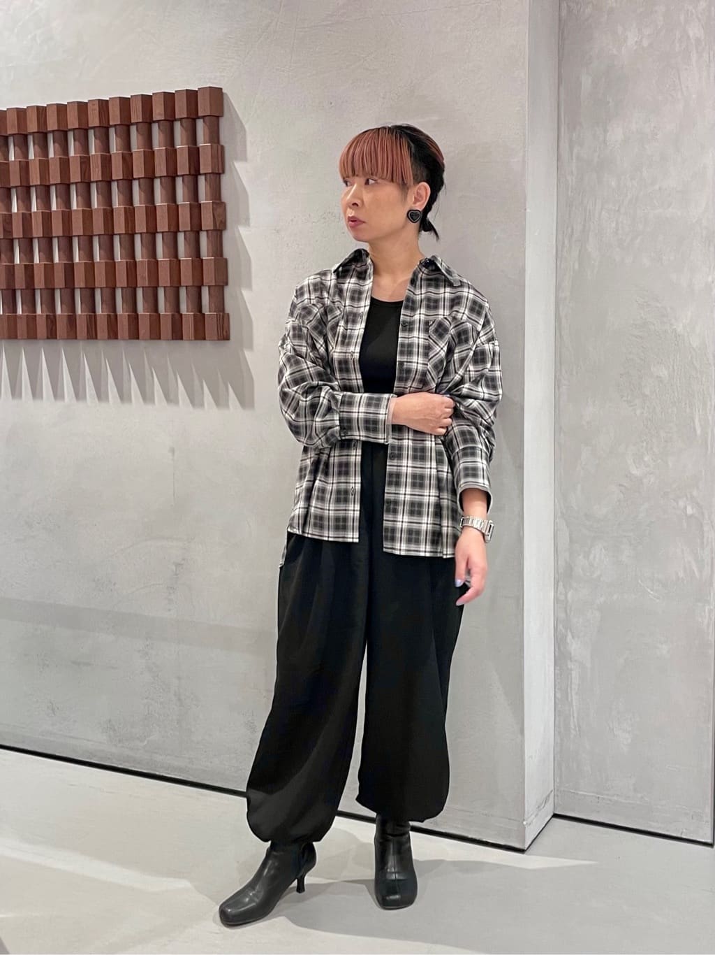 KOUさんの「INDIVI｜オンブレチェックシャツ」を使ったコーディネート