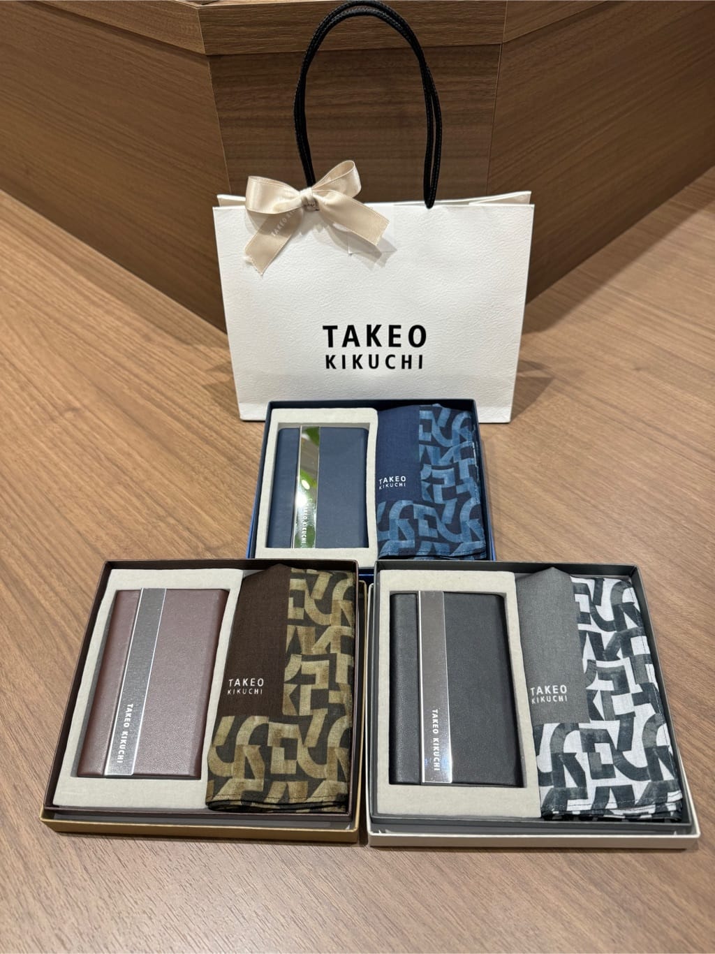 ゆうさんの「TAKEO KIKUCHI｜ハンカチ名刺入れセット」を使ったコーディネート