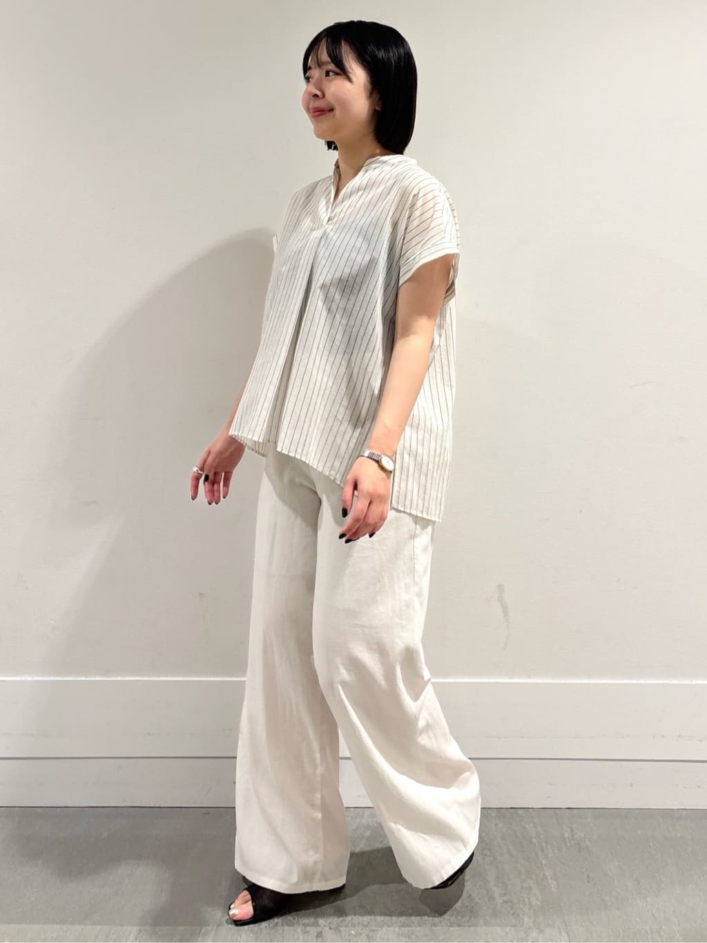 モエカさんの「UNTITLED｜【洗える/スキッパー】フレンチスリーブシアーブラウス」を使ったコーディネート