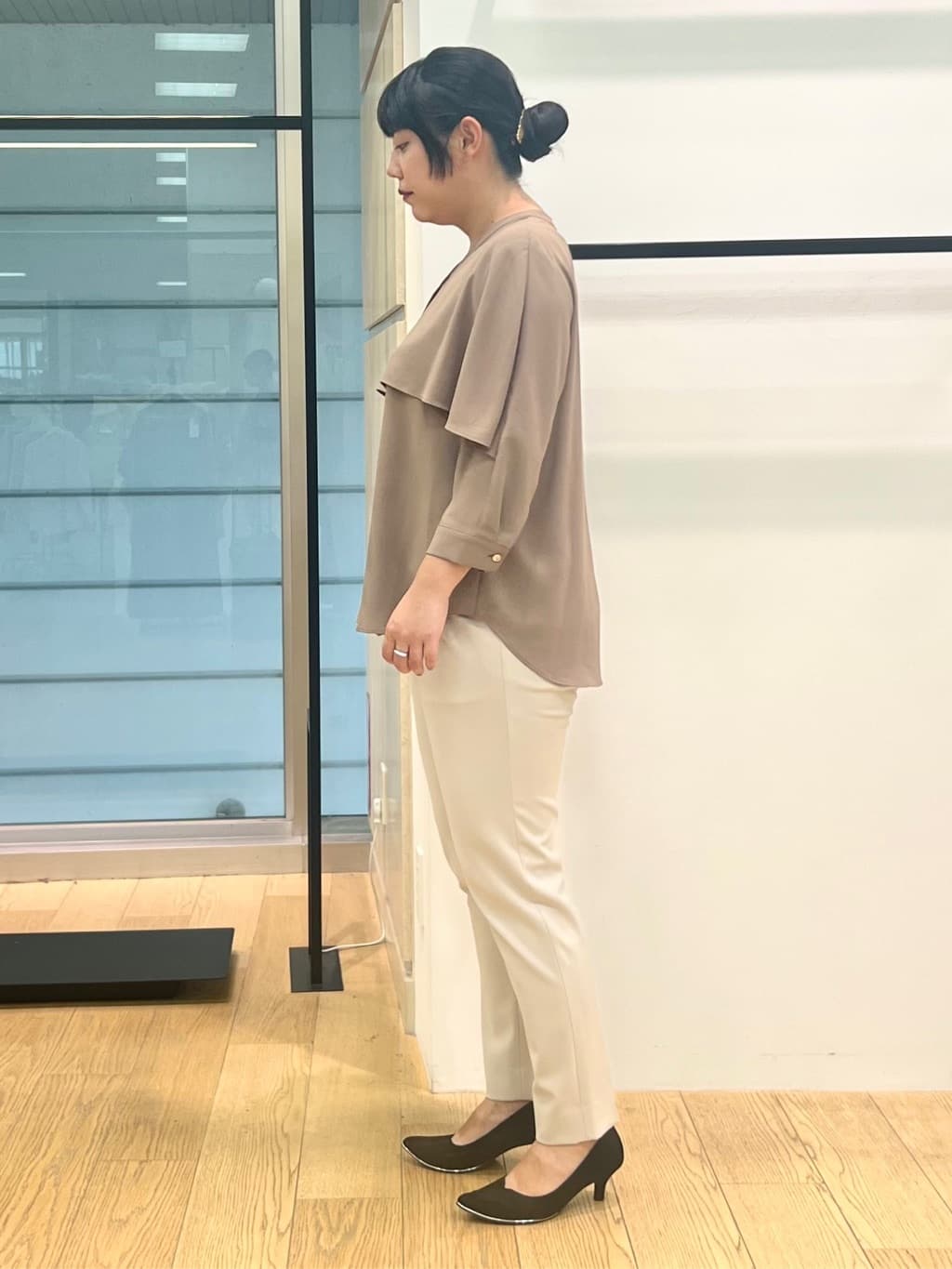 shimaさんの「INDIVI｜【羽織りとしても活躍！】ケープカラーブラウス」を使ったコーディネート