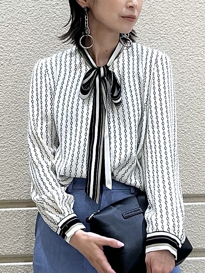 Takahashiさんの「COUP DE CHANCE｜【手洗い可／日本製】チェーン柄ブラウス」を使ったコーディネート