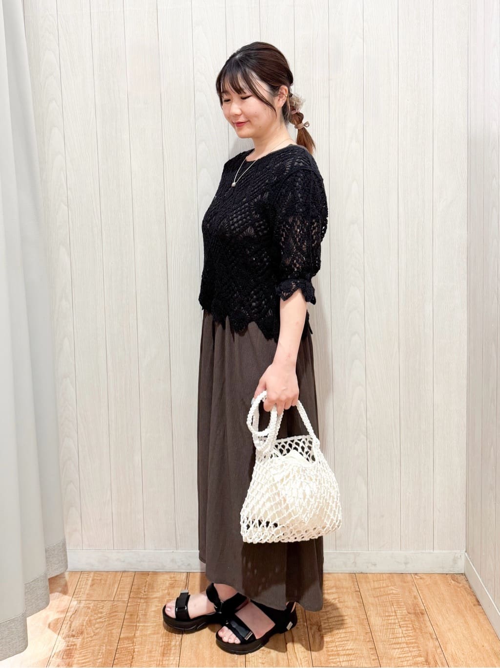 愛さんの「SHOO･LA･RUE｜【2WAY】大人のほんのり甘いスタイルに クロシェレースカーディガン」を使ったコーディネート