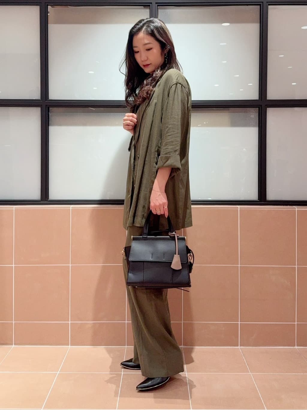 kaoriさんの「ESPERANZA｜【12時間パンプス】約7.5㎝　歩きやすくて疲れにくい」を使ったコーディネート