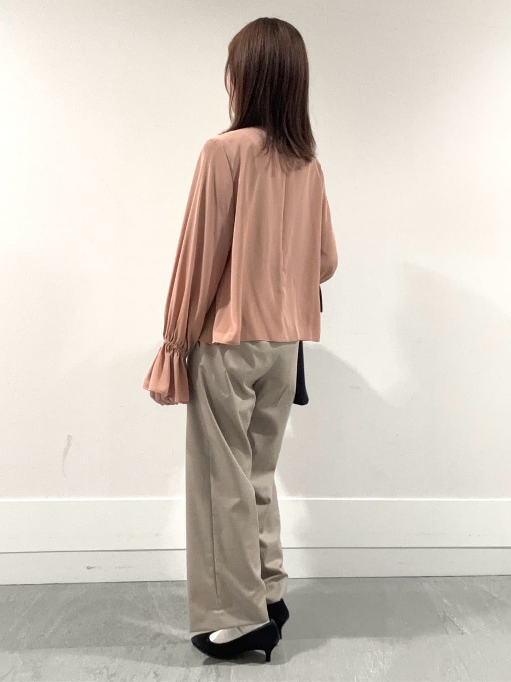 mioさんの「UNTITLED｜◆【後ろウエストゴム/洗える】梳毛調ソフトワイドパンツ」を使ったコーディネート