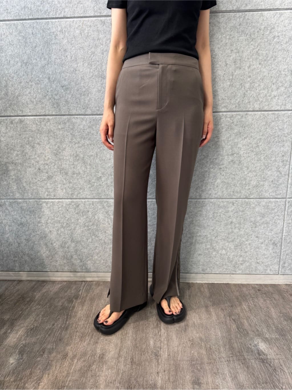 uchi__yamaさんの「CODE A｜line zip trousers」を使ったコーディネート