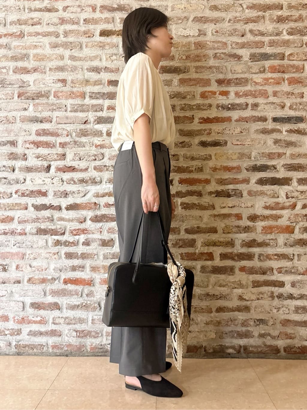 しばさんの「THE SHOP TK｜【インしなくも決まる】サテンギャザー5分袖ブラウス」を使ったコーディネート