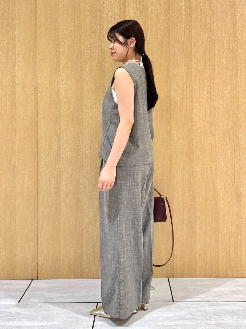nanaさんの「UNTITLED｜【セットアップ可/洗える】梳毛調合繊Vネックベスト」を使ったコーディネート