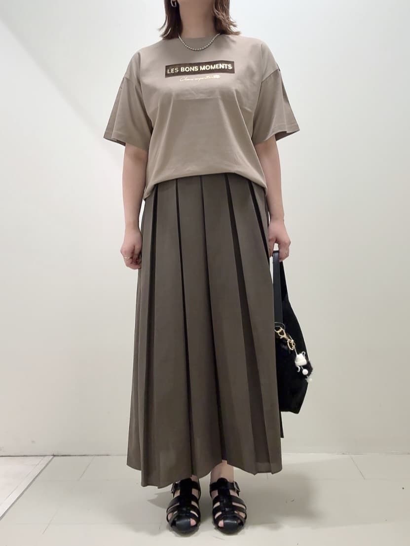 YUIさんの「UNTITLED｜【コットン100/ゆったり/ショート丈/洗える】ベロアロゴTシャツ」を使ったコーディネート