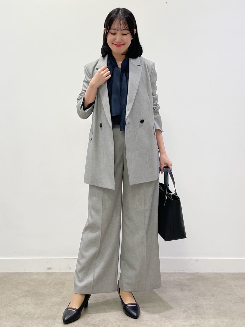 yukariさんの「Reflect｜【キレイめスタイル／通勤におすすめ◎】ボウタイシャンブレーカラーブラウス」を使ったコーディネート