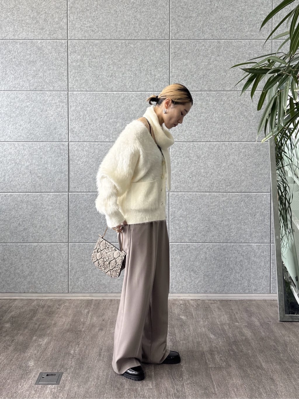 kotakiさんの「INDIVI｜Comfy SET UP｜イージーストレートワイドパンツ【セットアップ対応／通勤/カセット服】」を使ったコーディネート