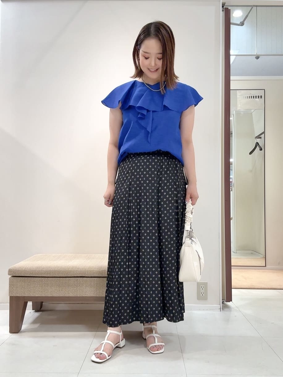 YUIさんの「UNTITLED｜【きれいめ/洗える/フリル】ラッフルシアーブラウス」を使ったコーディネート