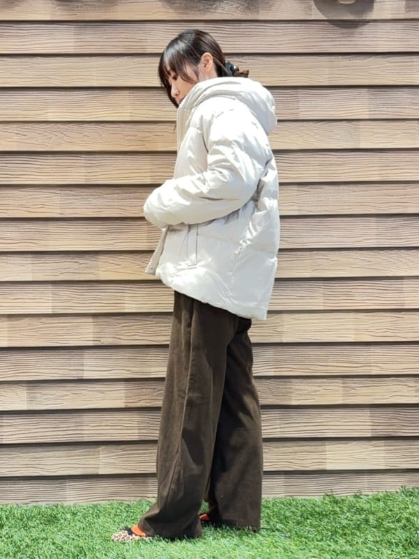 himiさんの「SHOO･LA･RUE｜【撥水/洗える】ショートフーディーダウン」を使ったコーディネート