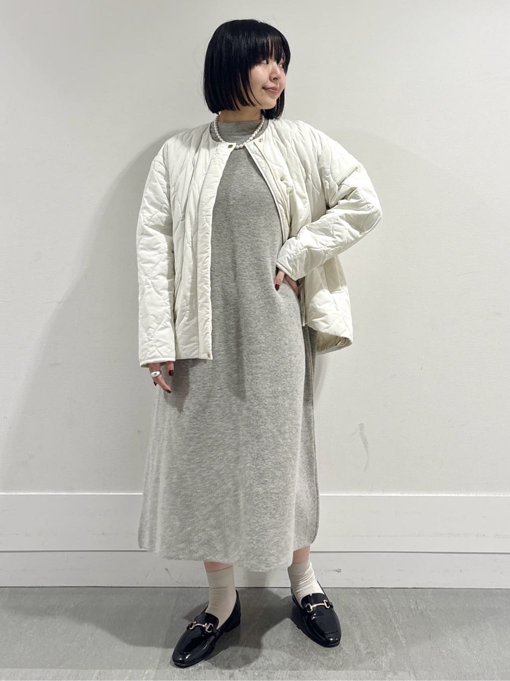 モエカさんの「UNTITLED｜【ロング丈/ゆったりシルエット】テントライン ニットワンピース」を使ったコーディネート