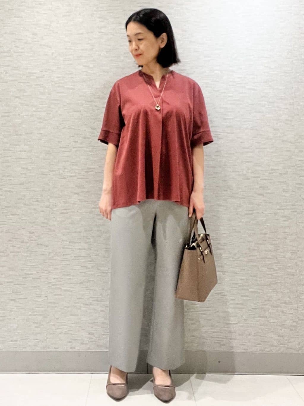 marikoさんの「Reflect｜【すっきり見え！長め丈／マシンウォッシュ可】スキッパーネックジャージトップス」を使ったコーディネート