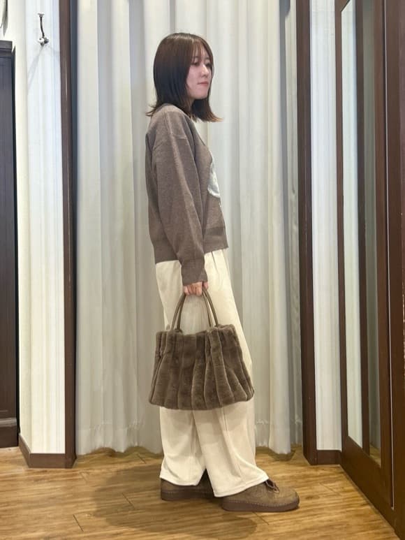 yuzukaさんの「SHOO･LA･RUE｜【撥水/あったか】たっぷり着られる 中綿モンスターショートコート」を使ったコーディネート
