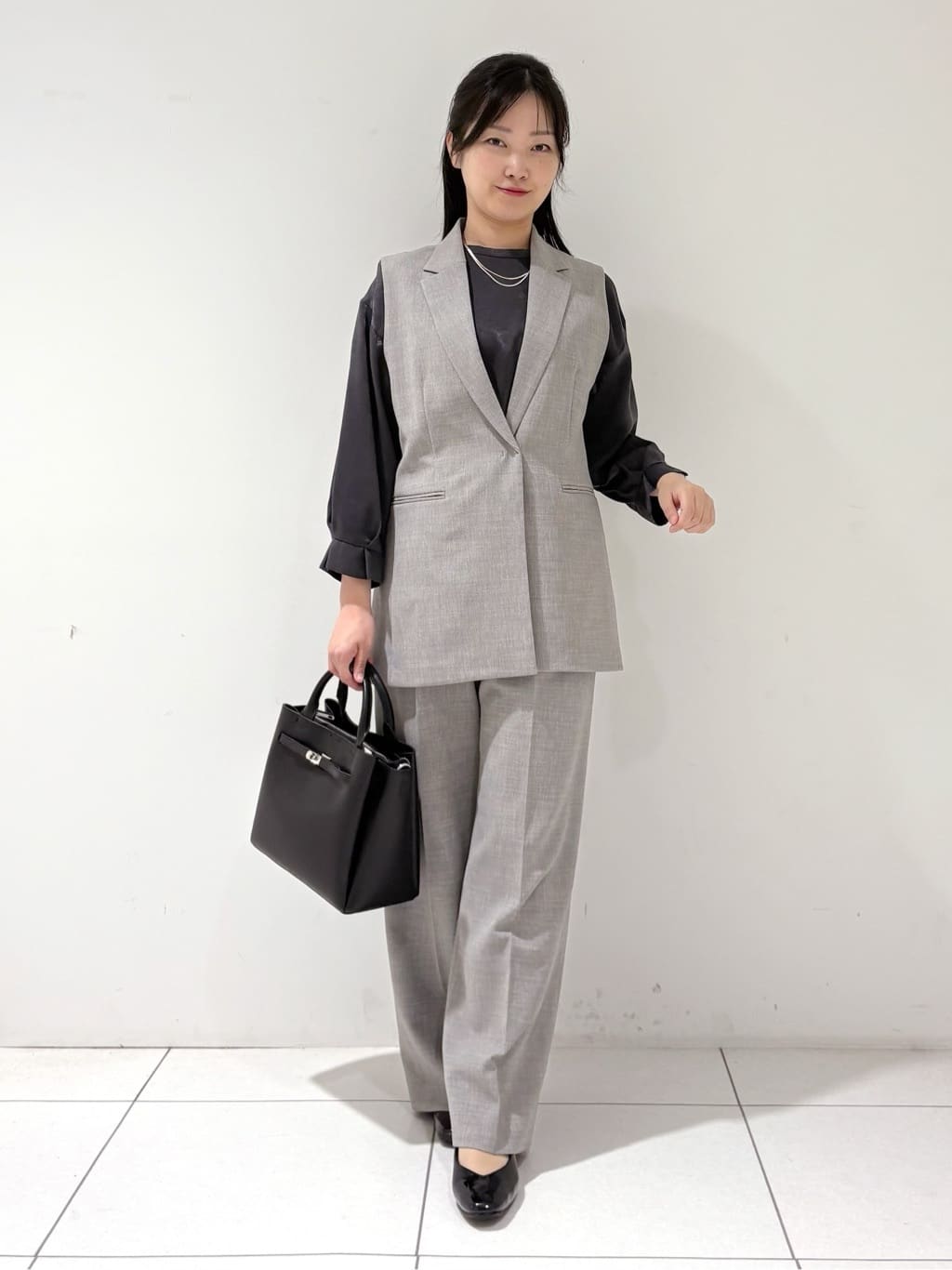 momokoさんの「INDIVI｜【セットアップ可能】凹凸ストレッチ素材テーラードカラージレジャケット」を使ったコーディネート