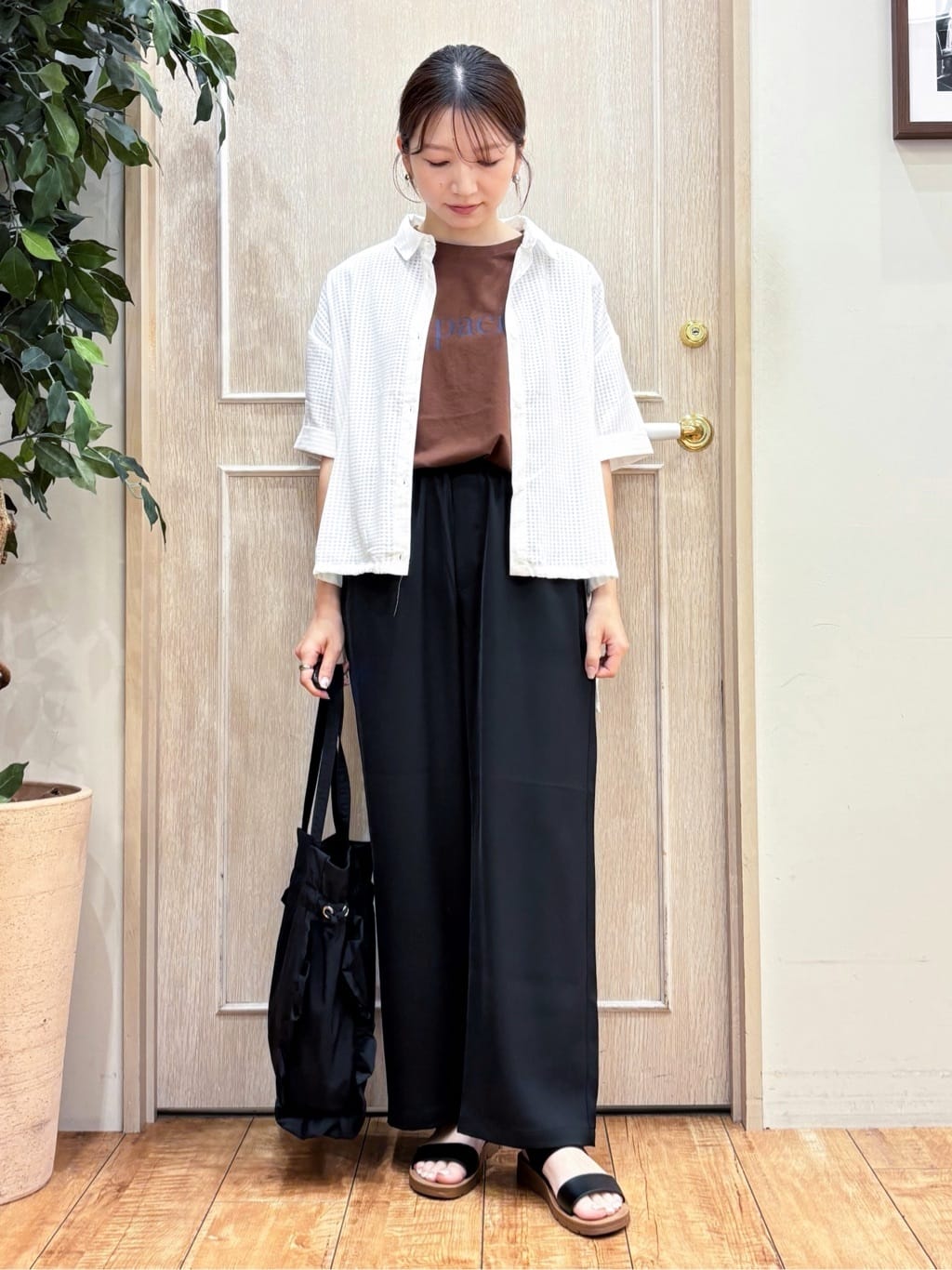 なみさんの「SHOO･LA･RUE｜シルエット変化を楽しめる シアーチェックドロストシャツ」を使ったコーディネート