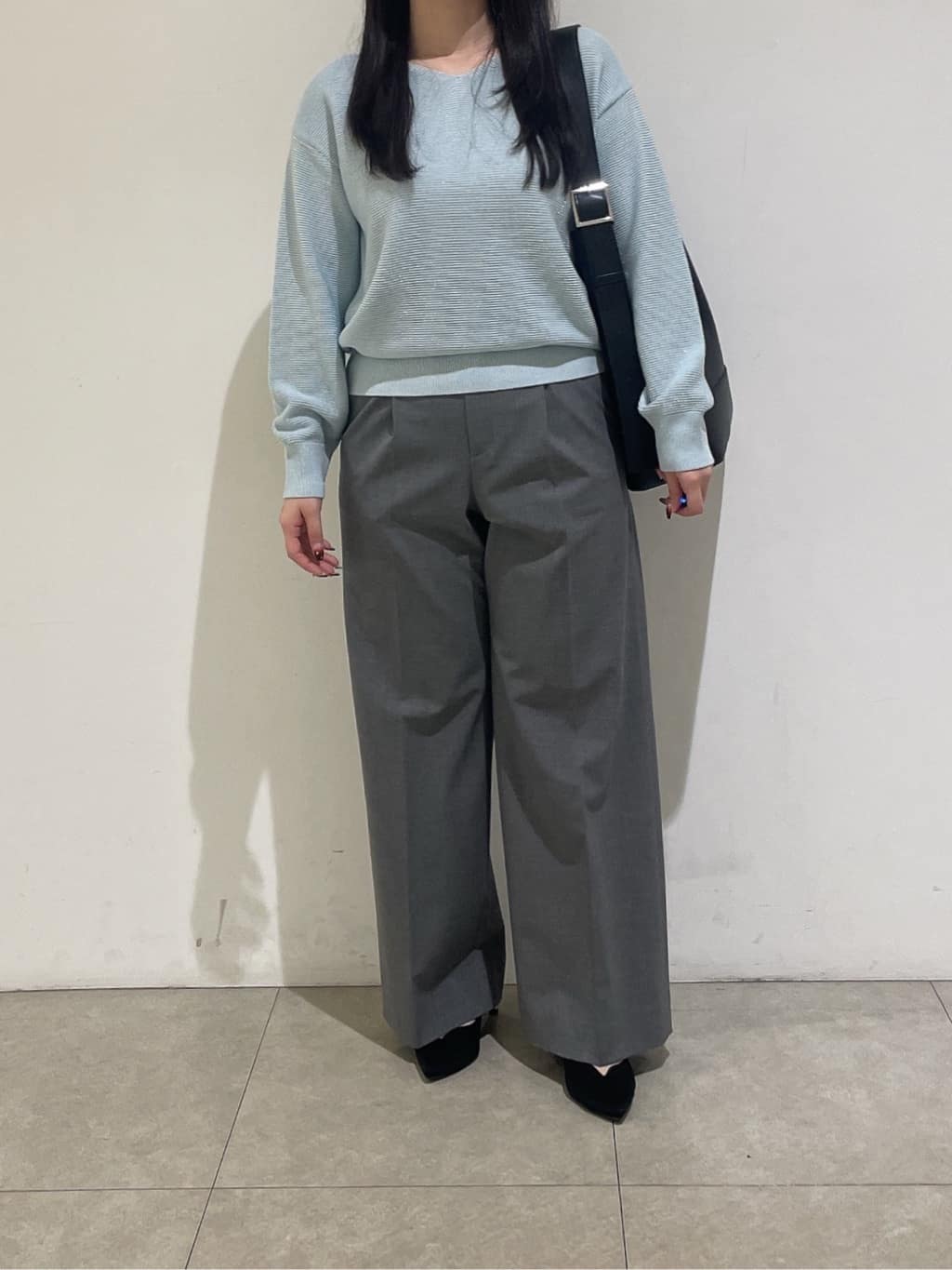 emikaさんの「INDIVI｜【ウール混ラメ素材】Vネック煌めきニット」を使ったコーディネート