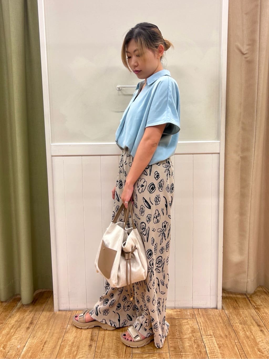 あんこさんの「SHOO･LA･RUE｜【洗える/S-LL/プチプラ】さらっとすっきりきれい見え スキッパーブラウス」を使ったコーディネート