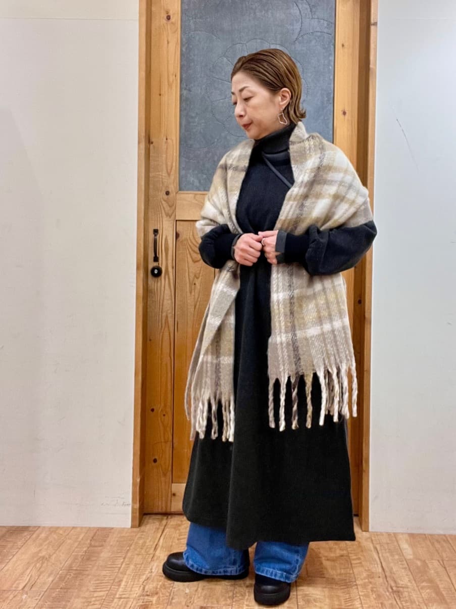 ゆみさんの「SHOO･LA･RUE｜太フリンジチェックストール」を使ったコーディネート