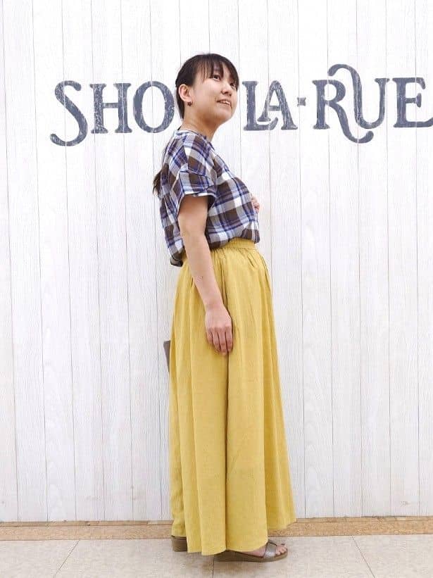 とろろさんの「SHOO･LA･RUE｜【S-LL】きれいに体型カバー さらシャリコットン スキッパーシャツ」を使ったコーディネート