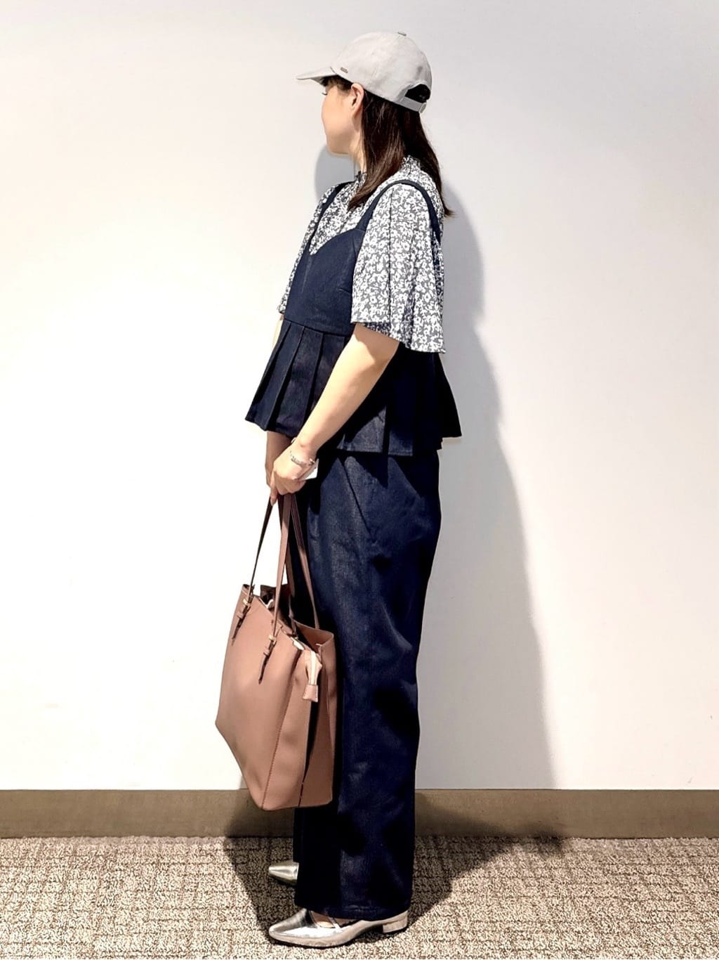 みーさんの「grove｜【2点SET/体型カバー】夏から秋まで着まわせる！プリーツビスチェセットアップ」を使ったコーディネート