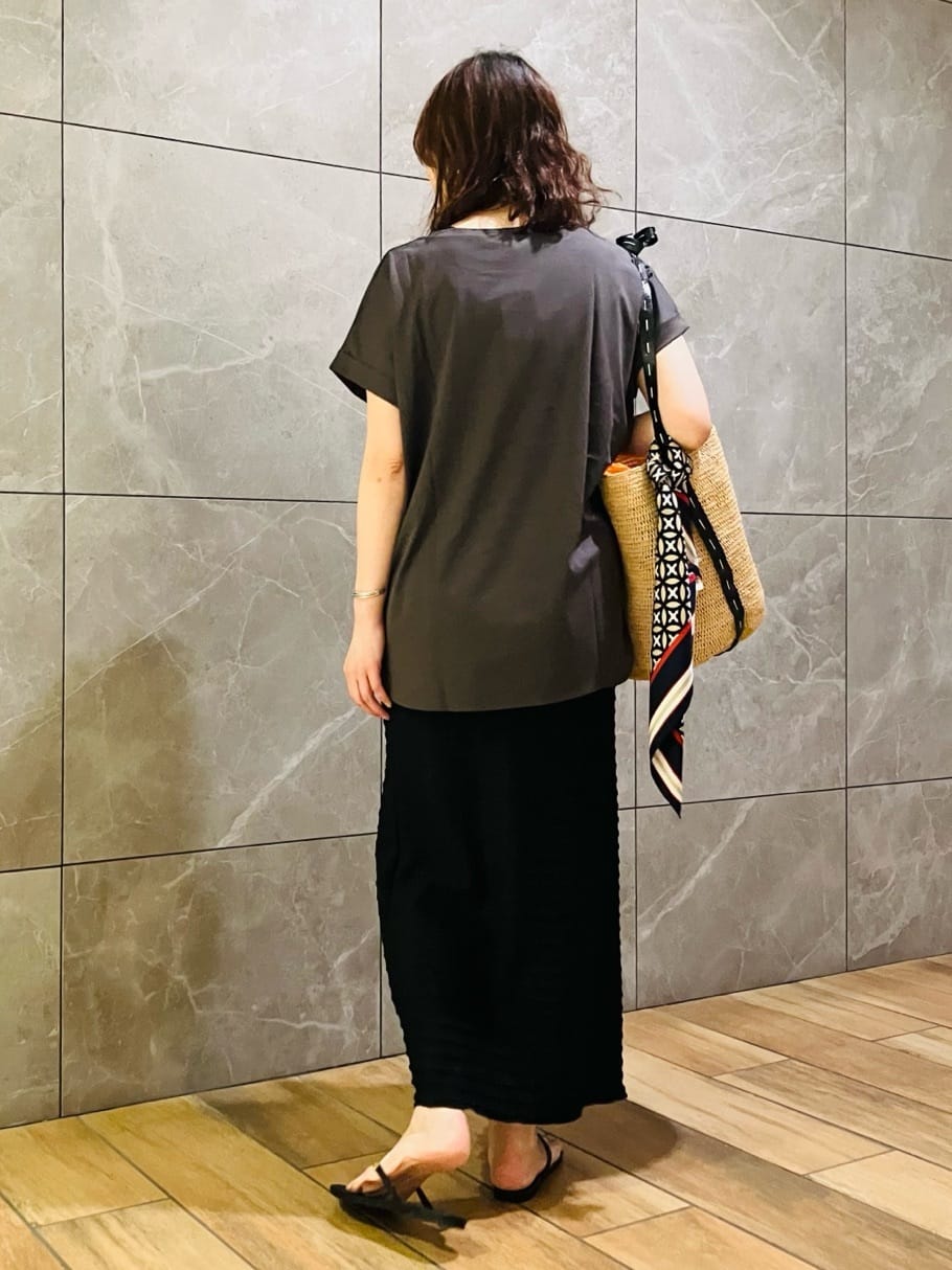 TSUKUIさんの「DRESSTERIOR｜オーバーラップサークルシルクスカーフ」を使ったコーディネート