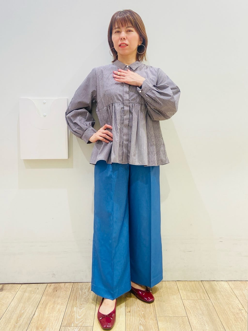 YUKOさんの「index｜ベルト付きストレッチワイドパンツ【洗濯機洗い可】」を使ったコーディネート