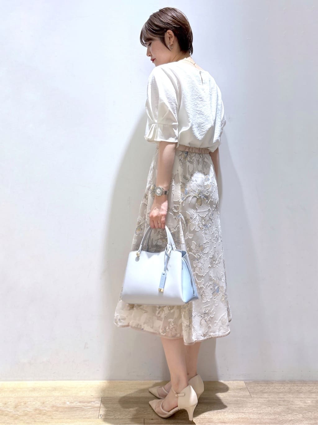mizukiさんの「index｜《8色展開／XS-LLサイズ》タックパフスリーブブラウス【洗濯機洗い可／吸水速乾／防シワ／抗ピル】」を使ったコーディネート