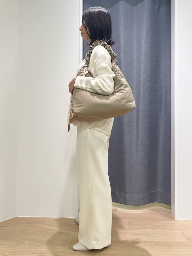 Mikoさんの「INDIVI｜【冬ニット人気NO．1！／カシミヤ混】ミドルゲージハイネックニット」を使ったコーディネート