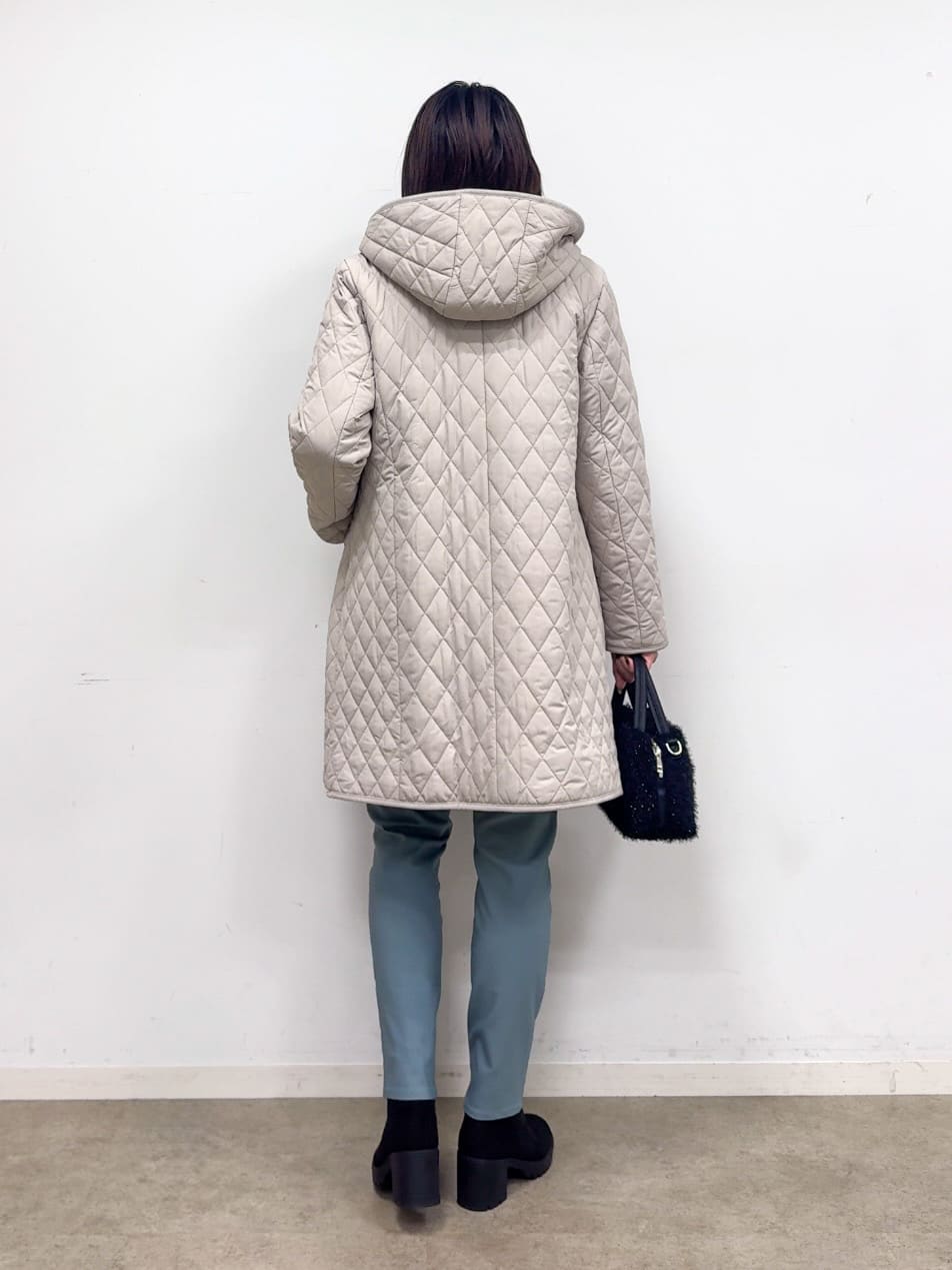 𝐜𝐡𝐢𝐤𝐚さんの「SHOO･LA･RUE｜【撥水/フード取り外し可】自然にくびれる あったかダイヤ柄キルトコート【CIRCRIC】」を使ったコーディネート